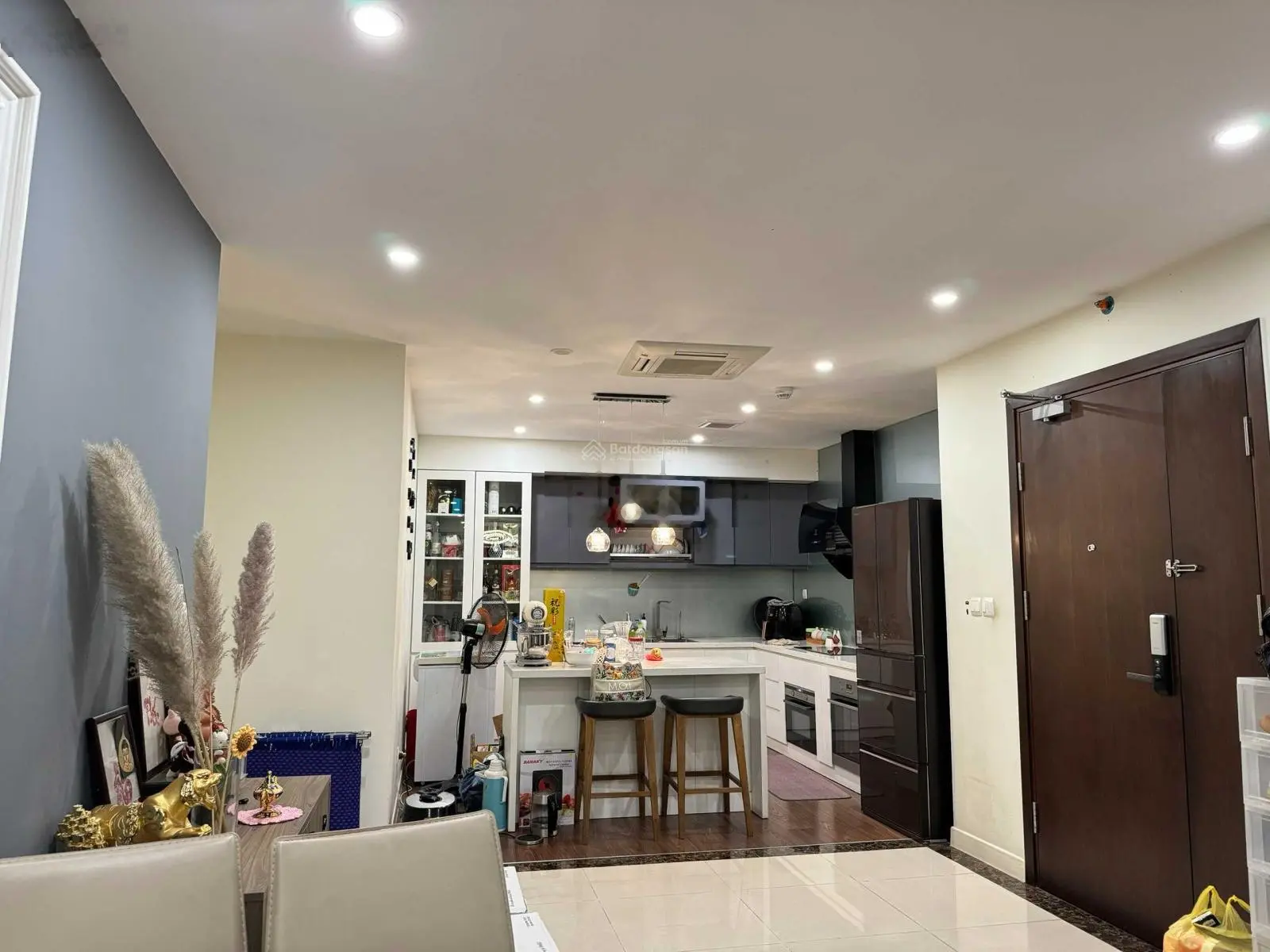 Chính chủ bán căn góc 3 phòng ngủ. Tầng trung nội thất đẹp