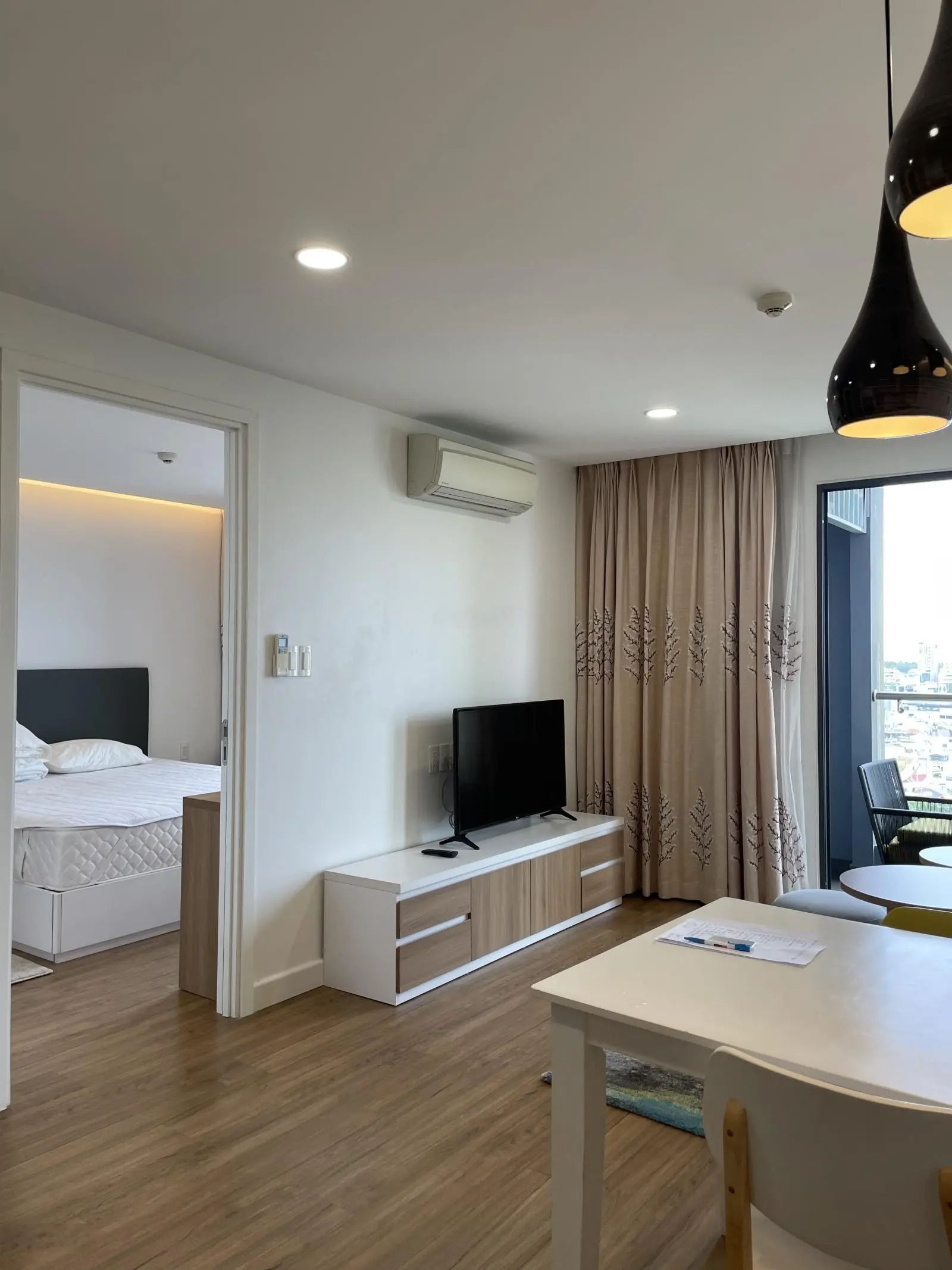 Bán gấp Republic Plaza 77m2 2PN căn góc - view sân bay. LH: 0906 662 ***