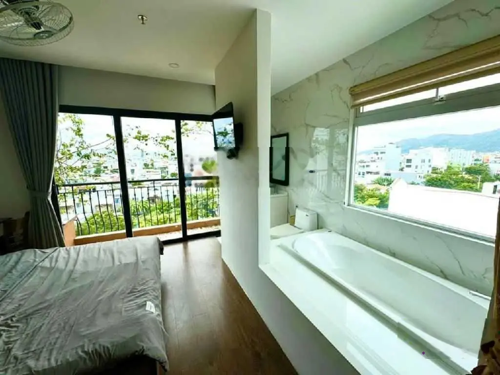 Bán tòa căn hộ biển Đà Nẵng - 7 tầng 1 tum