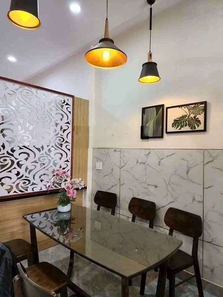 Giảm 500tr. Bán lỗ căn nhà mặt tiền kinh doanh. Nhà mới full nội thất. Đường 8m
