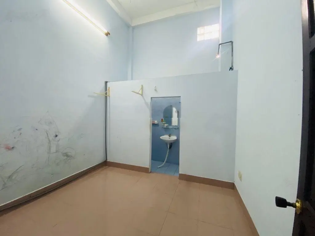 Nhà 2 tầng 72m2 ngay MT Đặng Văn Bi, xe hơi ngủ trong nhà. Chỉ 6 tỷ. Ngay trung tâm Thủ Đức