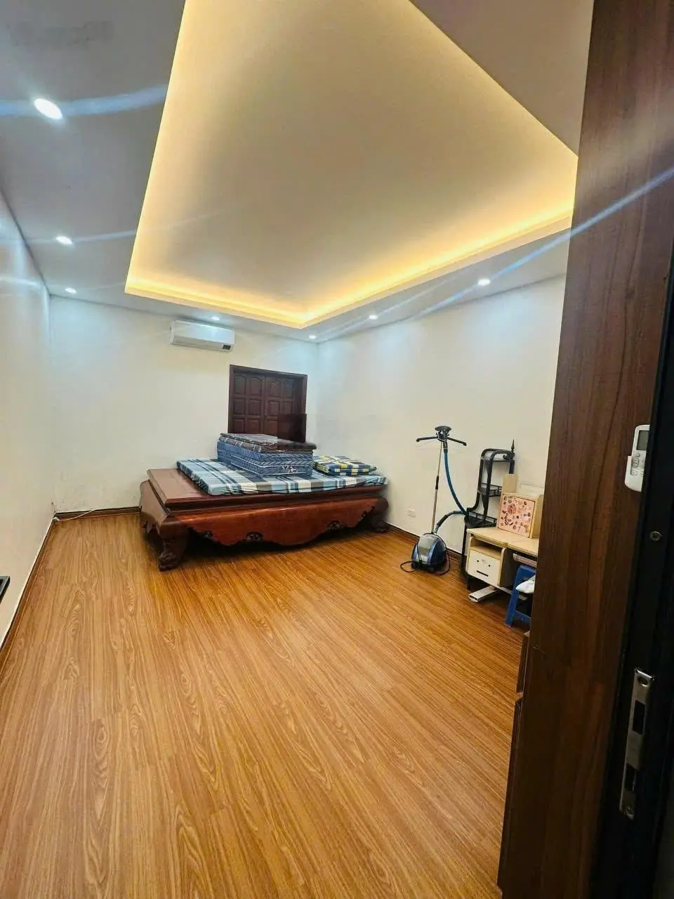 Bán nhà mặt phố Liên Cơ, Huy Du. Vỉa hè, đường rộng 10m, 4 ôtô tránh. Thang máy, kinh doanh, VP