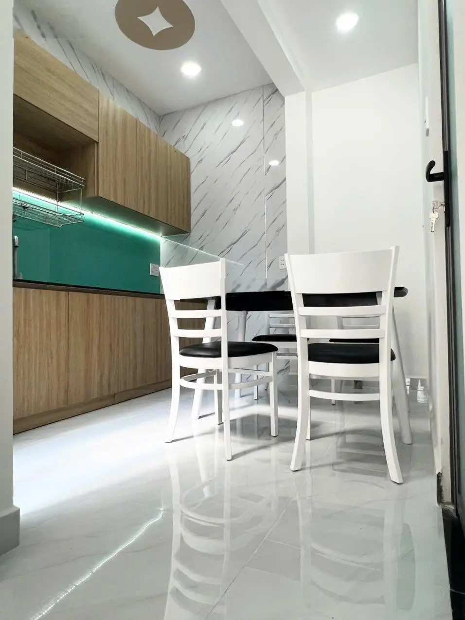 * Bán nhà riêng, TNP B, Quận 9. DTSD: 86.6m2, 2lầu, SHR, nở hậu, 3PN, nhà mới, nhỉnh 4 tỷ