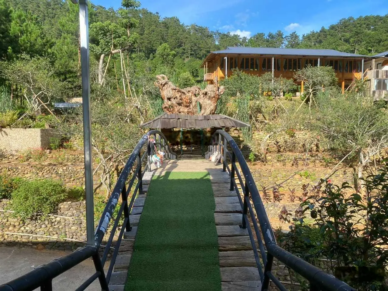 Bán 1500m2 đất TT Trạm Tấu, Yên Bái, view ruộng bậc thang và suối khoáng nóng, sẵn nhà sàn 5 gian