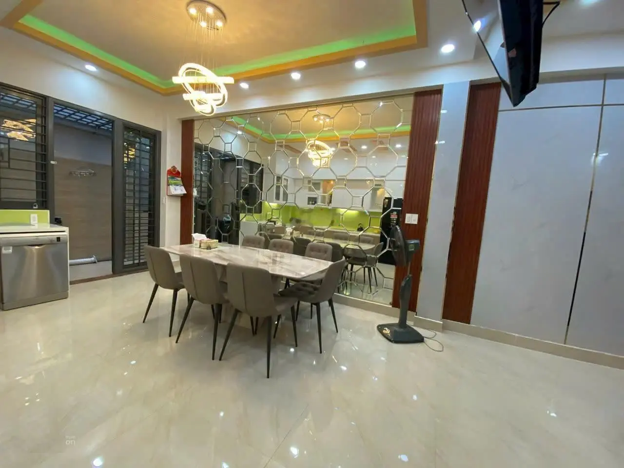 (tặng nội thất cao cấp) bán nhà bình thạnh - hẻm xe tải đường bình lợi - gần sông sài gòn - 5x21m