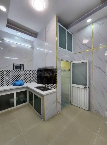 Nhà đẹp 30m2, mặt tiền rộng 5m, 2 lầu, 4 phòng ngủ, giá hấp dẫn