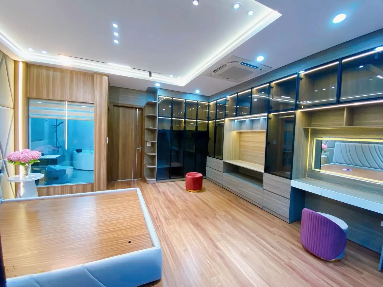 Bán Nhà 7.5 tầng hiện đại mặt vườn Hoa Phố Trạm cạnh Aeon Mall ngay sau phố Cổ Linh Giá trị