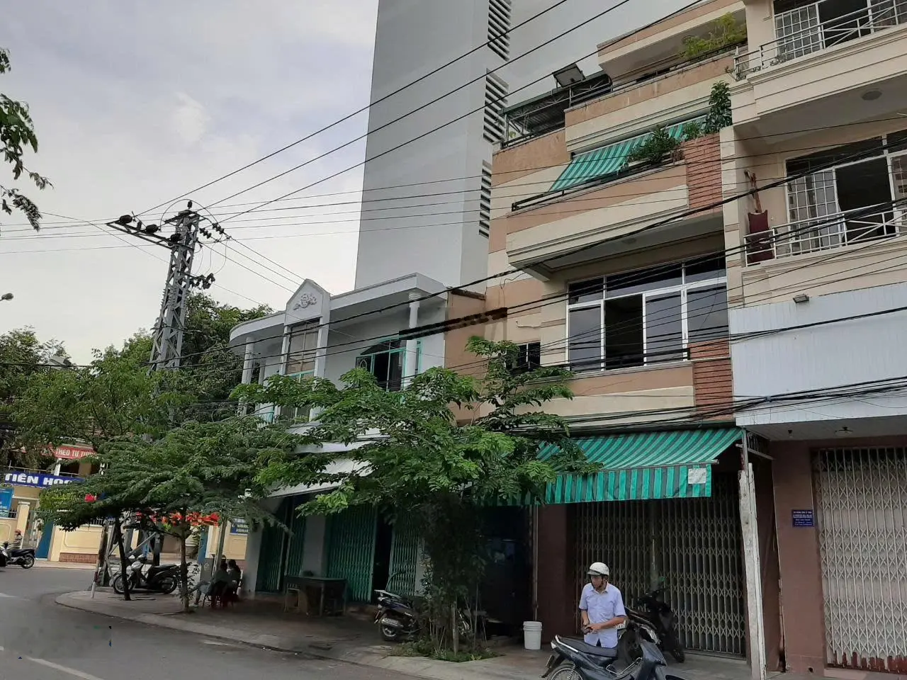 Gia đình bán nhà 4 tầng, giá 11tỷ, mặt tiền Trần Văn Ơn, Nha Trang, ngay trung tâm
