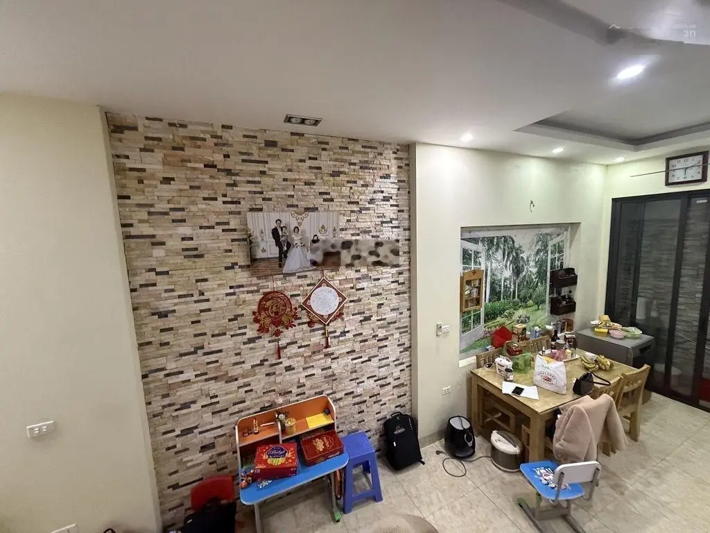 Bán nhà Dân xây 50m2 ngay chân cầu Vĩnh Tuy,đối diện Aeon Long Biên.Ô tô nhỏ đỗ cửa giá nhỉnh 7 tỷ