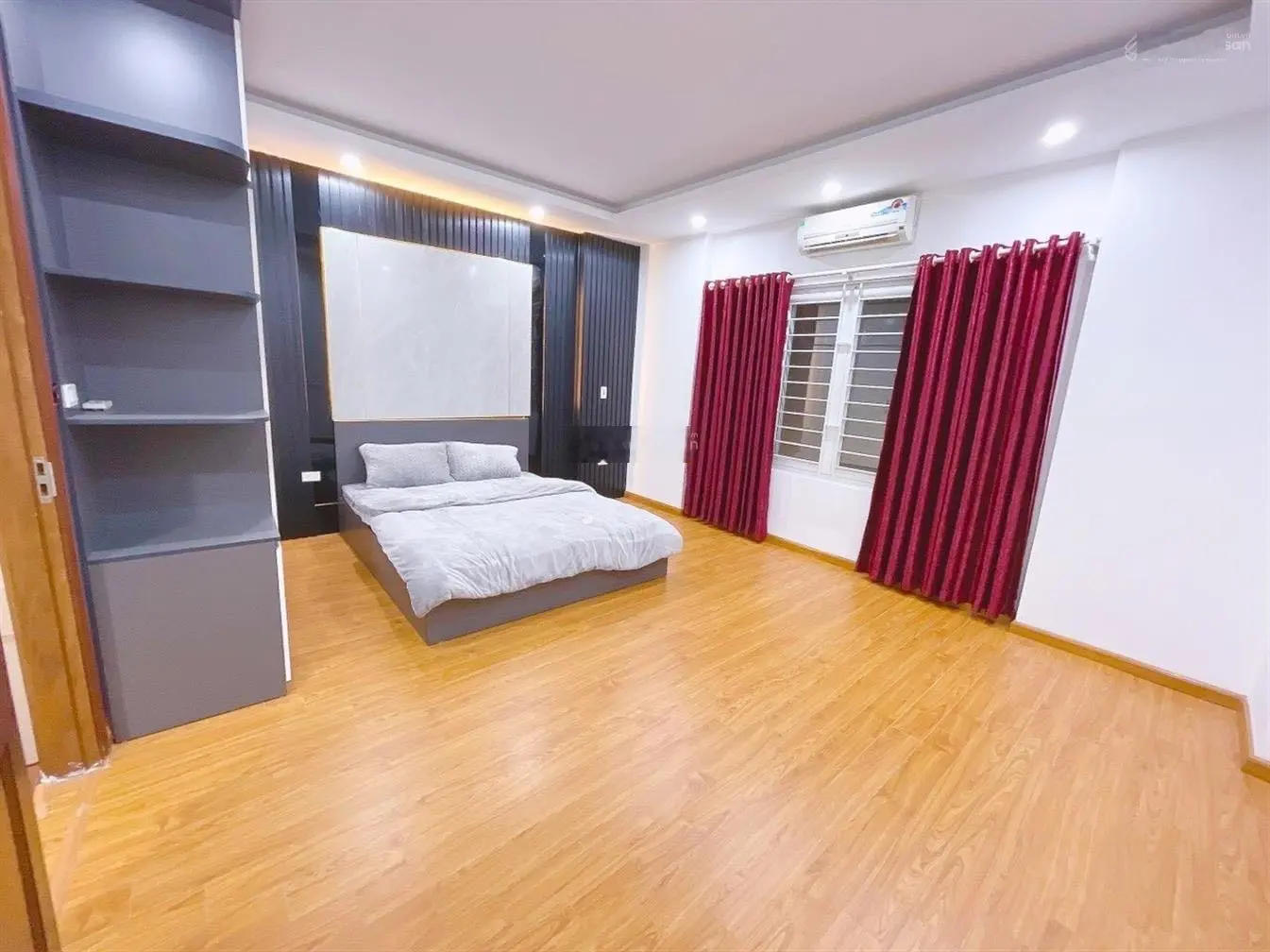 Bán nhà Mai Động, Hoàng Mai. DT 45m2 5tầng, cách cầu Mai Động 600m, thang máy, oto 30m chỉ 6, xtỷ