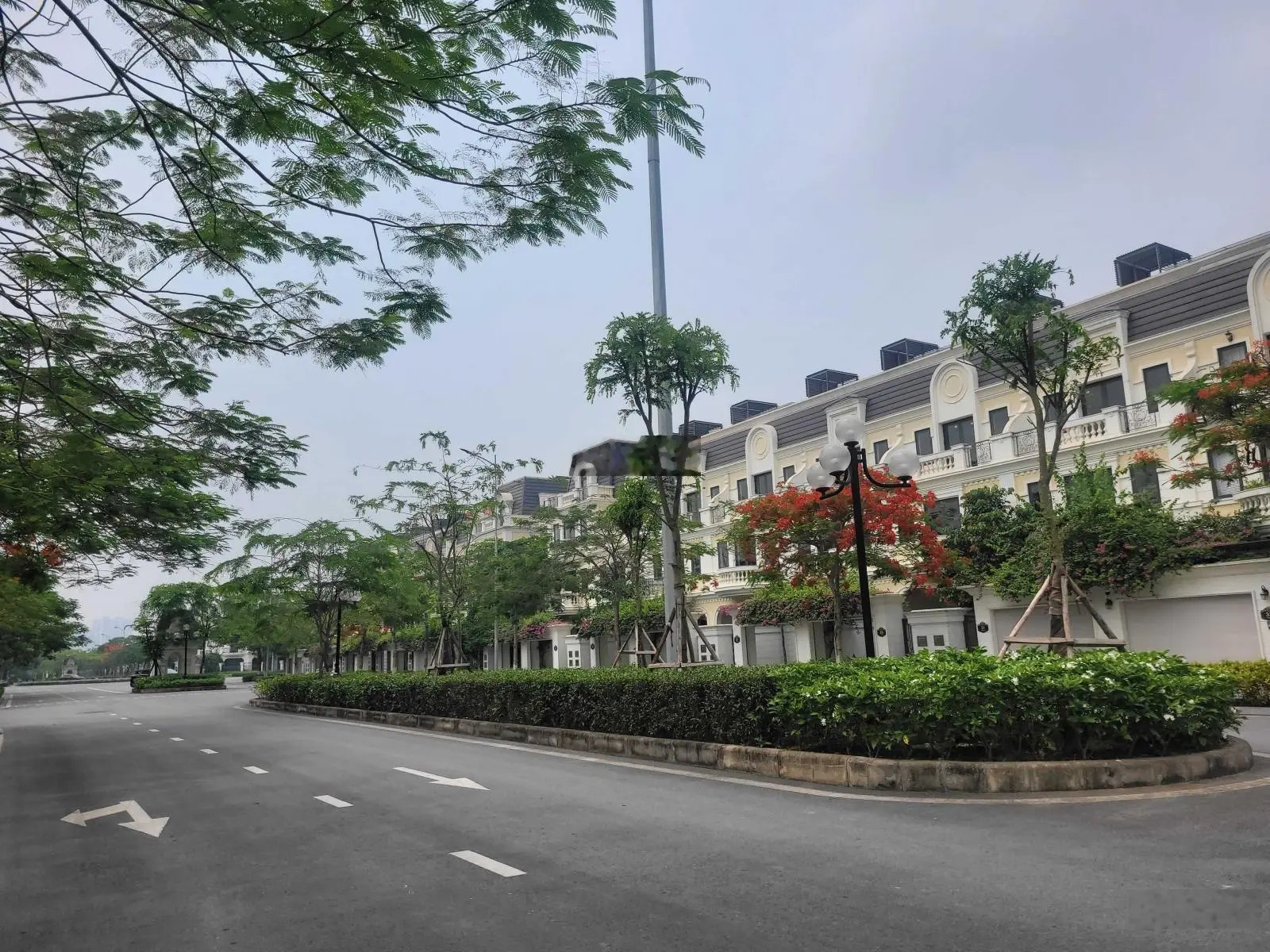Hiếm! Chính chủ bán biệt thự đơn lập, xẻ khe 300m2 KĐT An Lạc Green Symphony