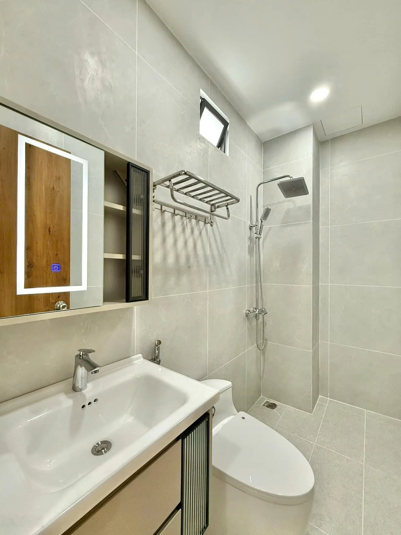 Bán căn nhà 525/9/38 Quang trung P10 ngay BV Hồng Đức 3tầng 4PN 5WC full nội thất 4.35x15m