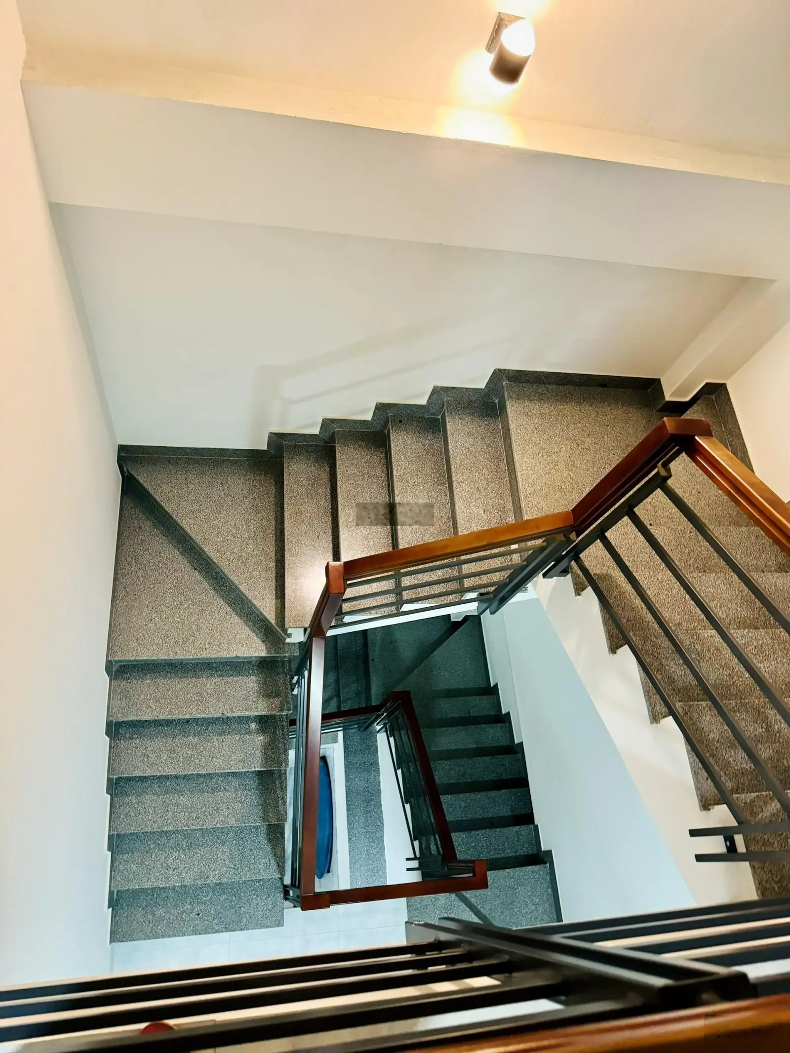 Bán nhà 3 tầng VCN Phước Long gần công viên, gần sông 60m2 ngang 6m để lại nội thất