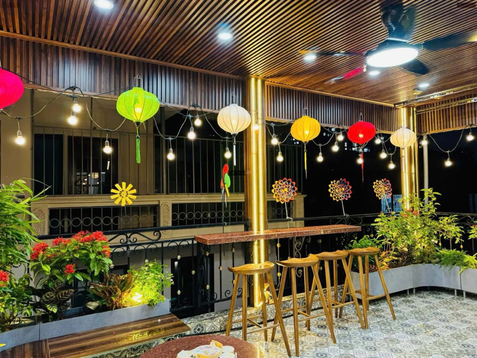 Mặt tiền khủng - kinh doanh đỉnh - oto đỗ cửa - ngõ thông khắp ngả, tặng full nội thất