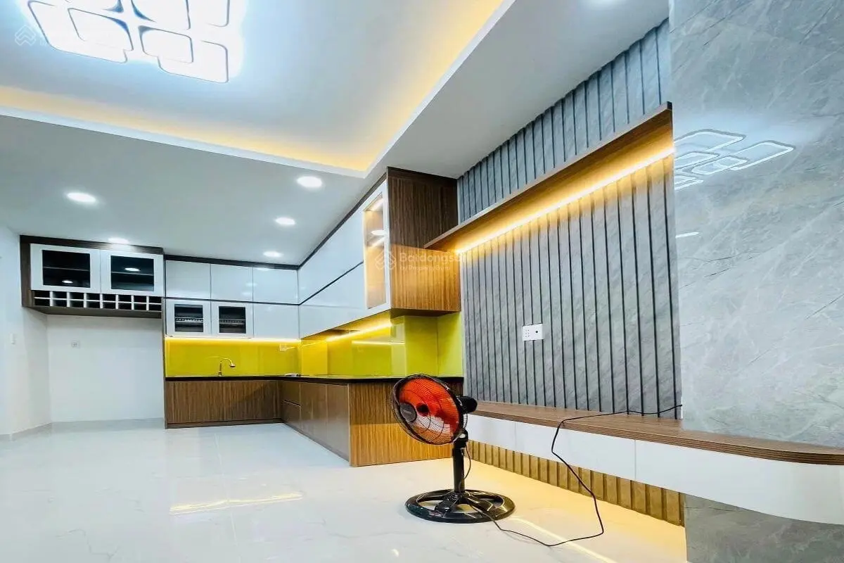 Kẹt vốn bán gấp nhà Nguyễn Hữu Cầu, Quận 1. Đang cho thuê MB 18triệu/tháng. SHR. 0708 052 *** Phụng