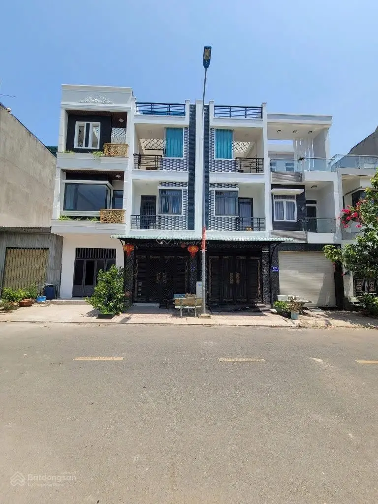 Nhà hoàn công gần làng đại học quốc gia HCM
