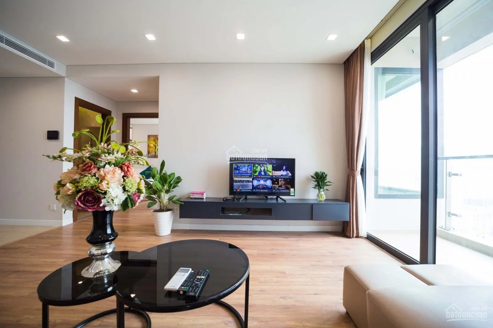 (Giá thật) chính chủ bán chung cư The Legend căn góc 72.5m2 2PN, 2WC tầng trung full NT 6.45 tỷ