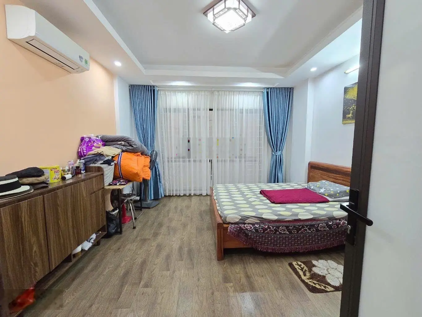 Hiếm Đẹp nhà 5 tầng Ô tô đỗ cổng gần mặt Phố chỉ hơn 5 tỷ Thạch Bàn