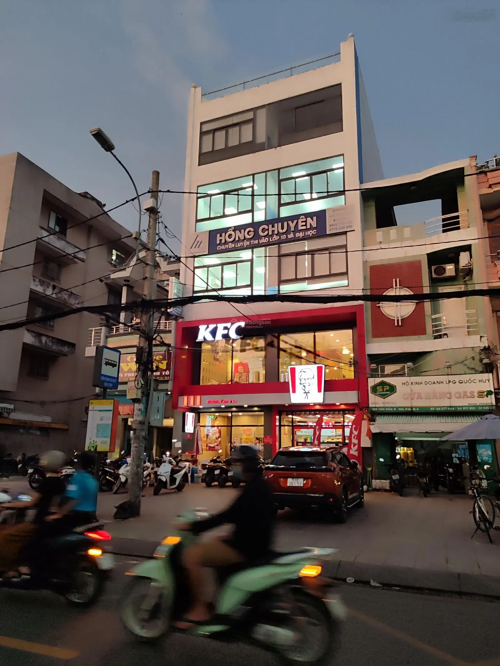Mặt tiền Tân Hòa Đông đói diện chợ 8x16 5 lầu vỉa hè full 12m