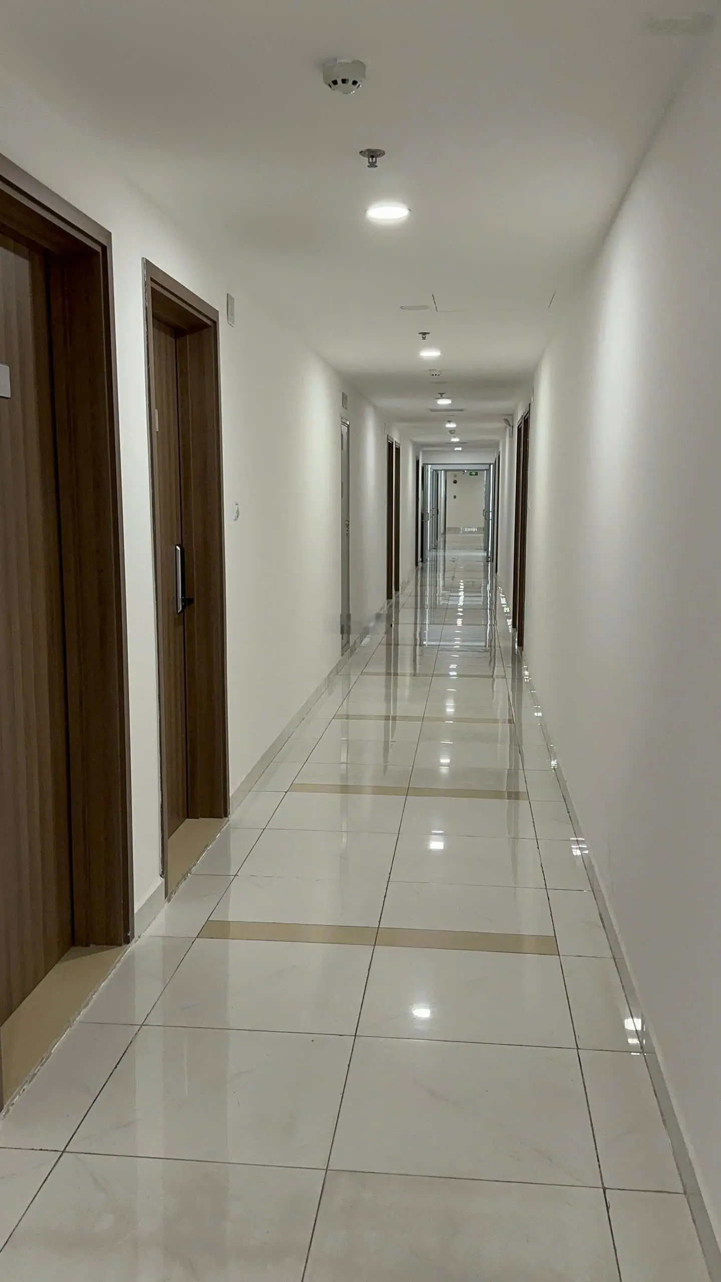 Định cư nước ngoài,bán gấp căn Ricca Q9 sát Q2 2PN,2WC 70m2 view sông-đông nam giá 2tỷ4-đã có sổ