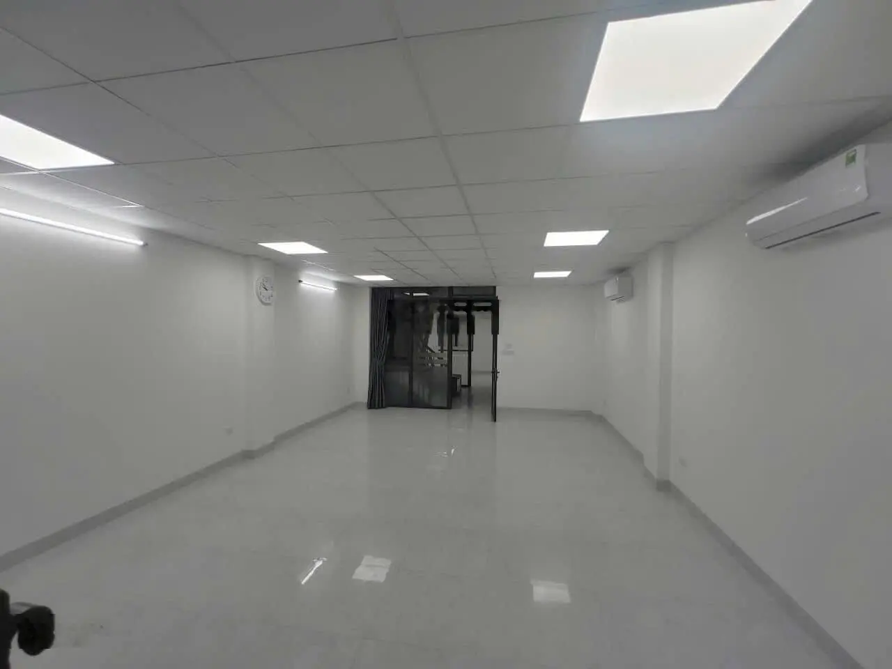 Bán nhà Yên Lạc, Hai Bà Trưng. DT 90m2 8tầng mặt tiền 5.2m. Giá: 25.5 tỷ. LH: 0383 426 ***