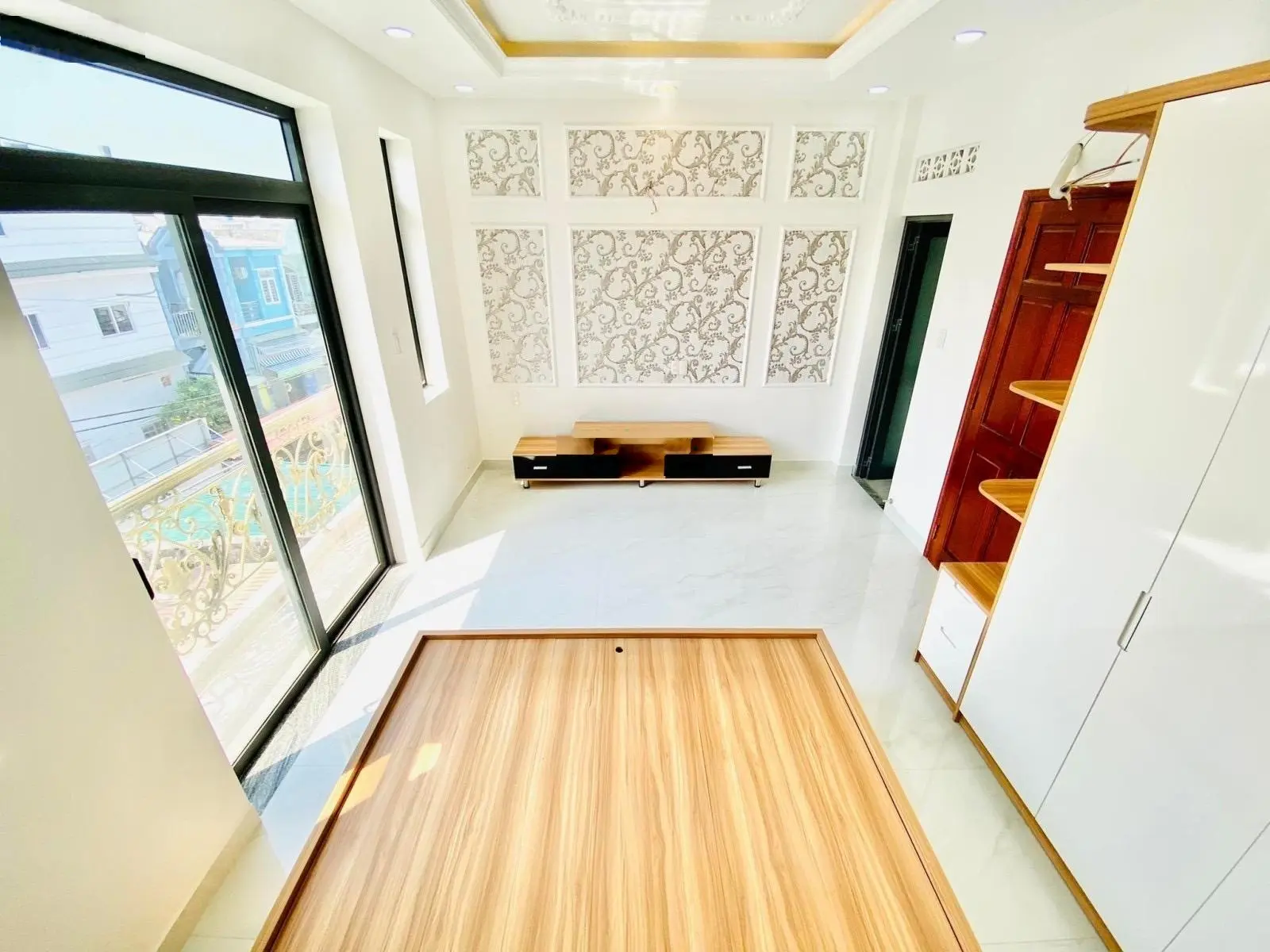 Hẻm oto cách chợ hiệp bình 50m, nhà 2 mặt thoáng, ngang 6 sâu 19,5, 1 trệt 1 lửng 2 lầu sân thượng.