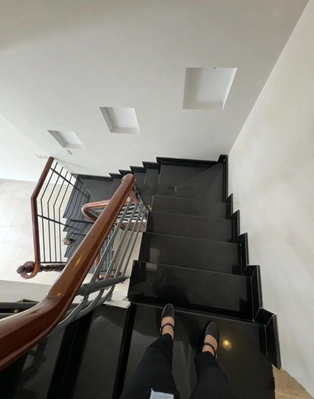 Bán gấp nhà mặt tiền kinh doanh 4 tầng 60m2 đường Số 17, Phường 11, Gò Vấp. Sát chợ Hạnh Tây