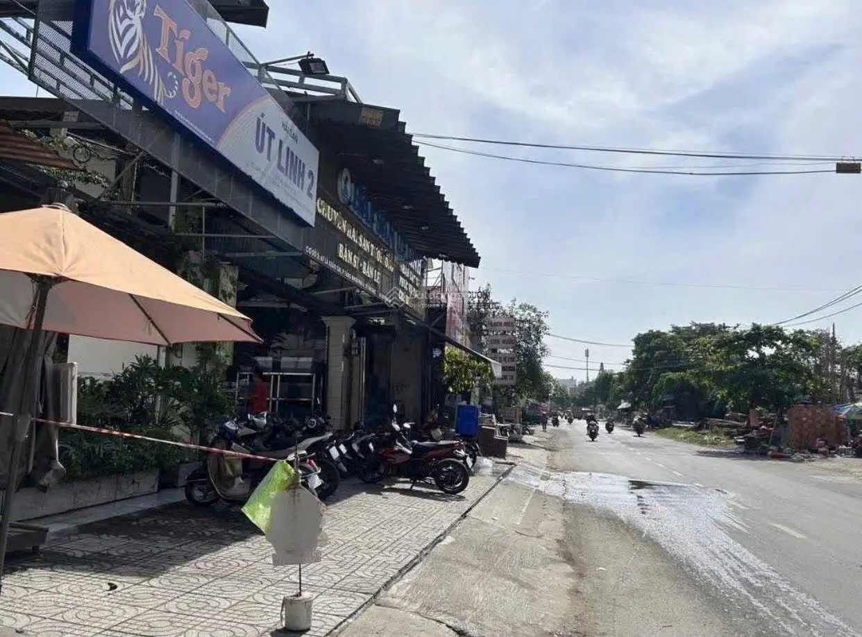 Mặt tiền Lã Xuân Oai. DT: (10x15)m=150m2, đoạn gần Lê Văn Việt. Sẵn nhà 2 tầng, đang cho thuê