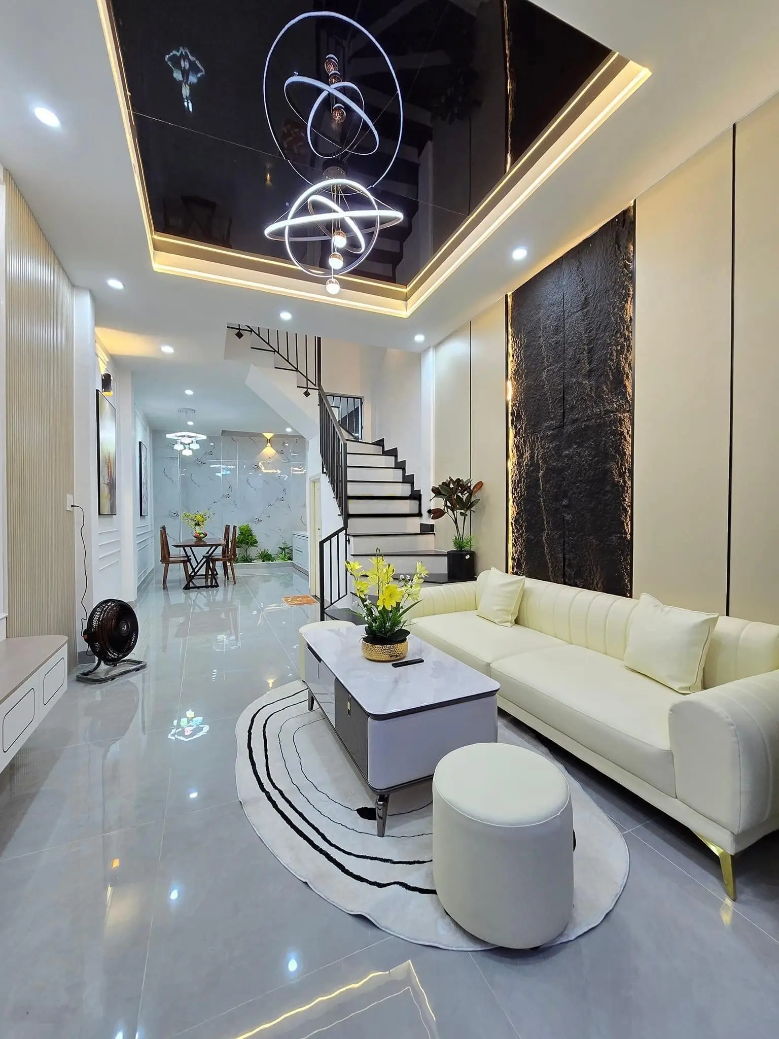BÁN GẤP NHÀ BÌNH CHÁNH đang cho thuê 8tr/tháng DT (55m2) Hẻm 8m Thông