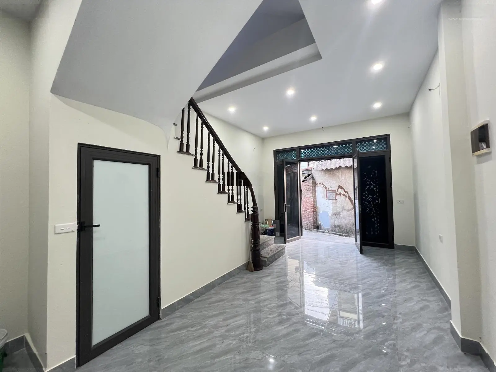 Bán nhà riêng dân xây 4PN, 3WC, 47,3m2, 5,79 tỷ tại Bát Khối, ô tô đỗ cửa