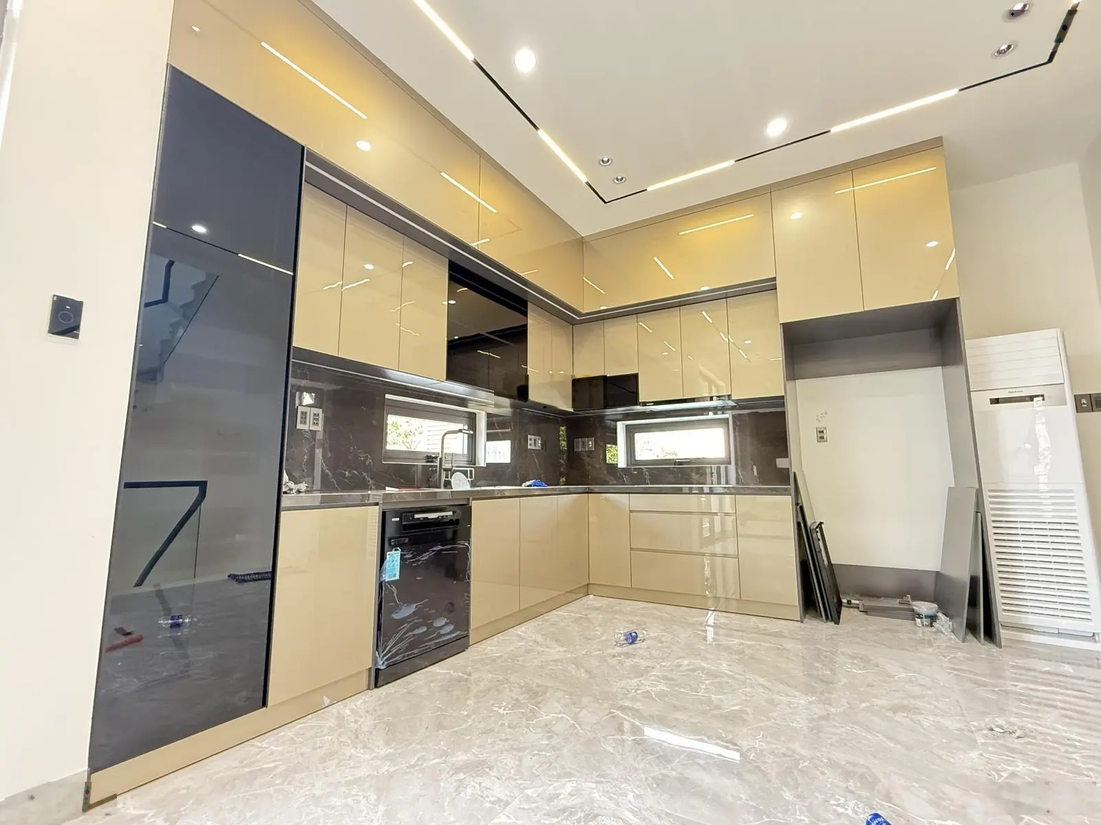 CHÍNH CHỦ BÁN GẤP Nhà 4 Tầng Góc 2 Mặt Tiền Đường 10m5 , Có Thang Máy Khái Thác Doanh Thu Tốt