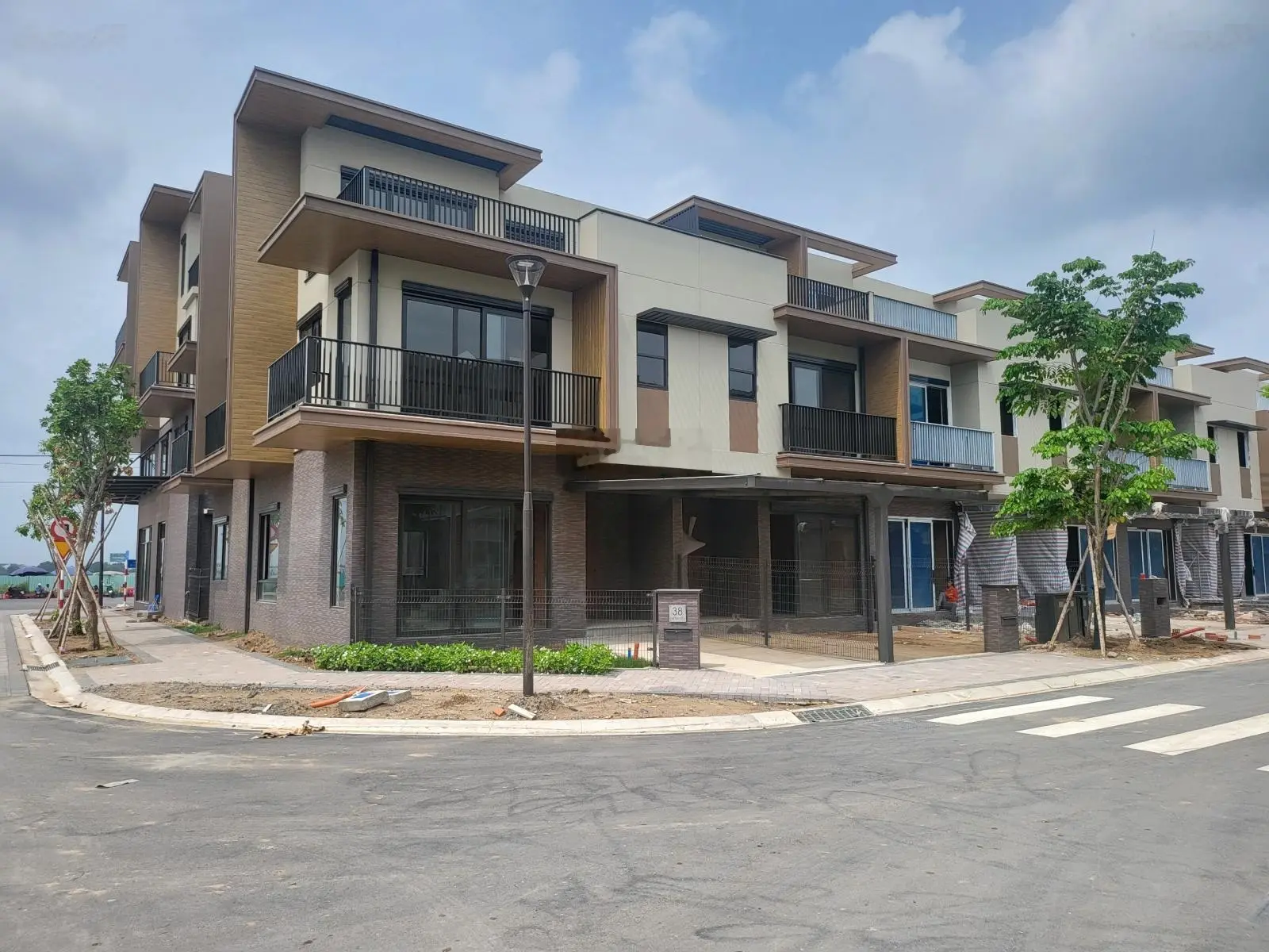 Homie 9 đại lý sở hữu các mã căn độc quyền, giá tốt tại Izumi City. Bán căn TH2 chỉ 7,1 tỷ