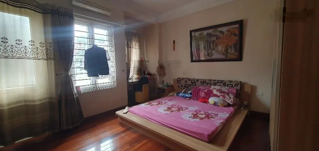 Nhà dân xây. Vị trí đẹp . Bồ đề thông Hồng tiến. Oto đỗ cửa qua nhà. An sinh đỉnh cao