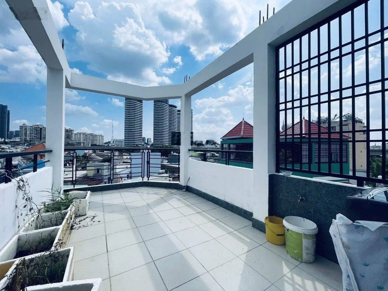 Bán nhà 1 trệt 3 lầu - Sổ riêng - Nguyễn Hữu Cảnh, Bình Thạnh, DT: 45m2, 4 PN - 3 WC, giá 3.19 tỷ