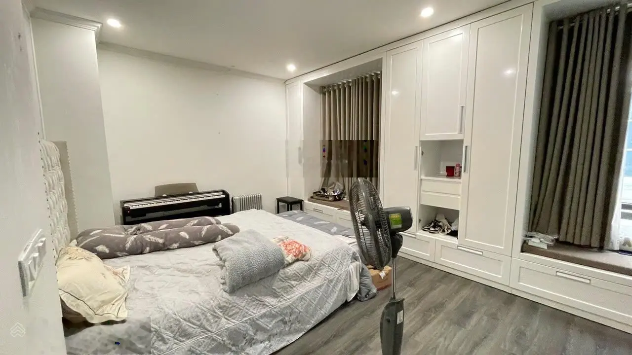 Song lập Anh Đào 164m2 hoàn thiện đẹp. Tọa lạc vị trí đường thông của dự án. Gía chỉ 4x tỷ