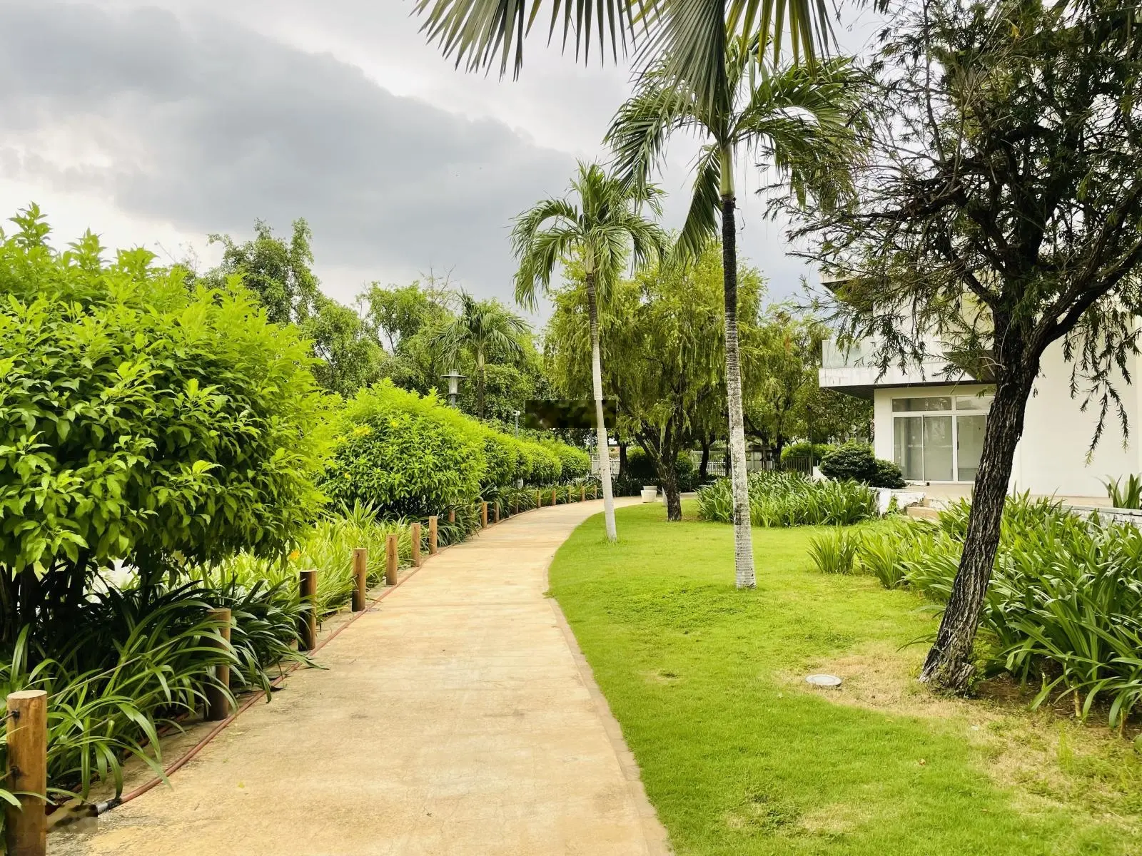Bán Villa Lucasta - đơn lập ngang 14m - 35 tỷ - 0966514349