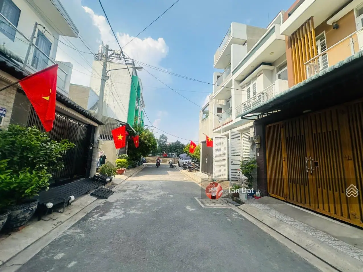 Bán nhà mới đẹp 4 tầng, đường 8 linh xuân, đường 7m oto quay đầu, gần phạm văn đồng