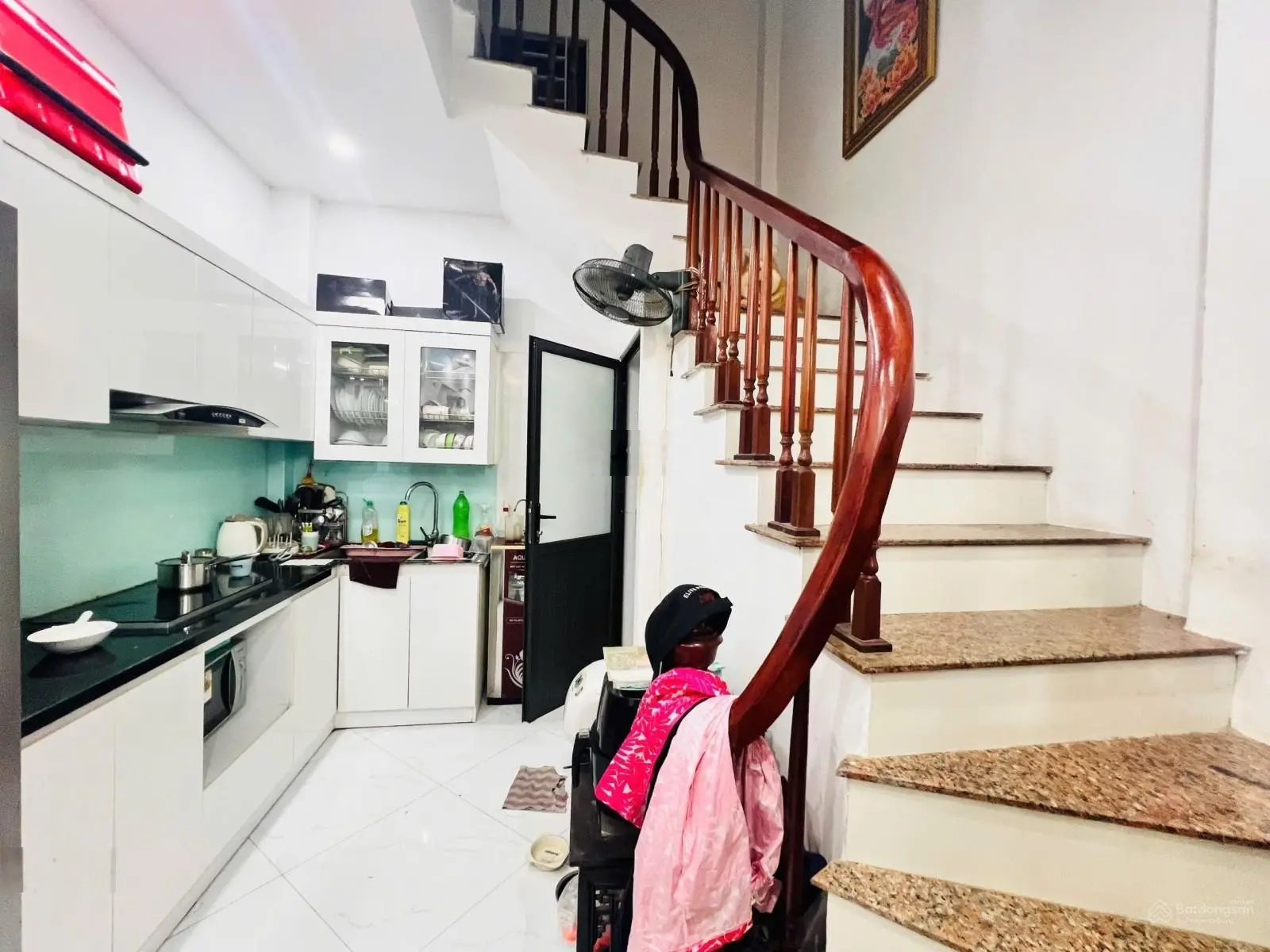 Cần bán nhà riêng Phố Xuân La 35m 5Tg MT 3,5m chỉ 9 tỷ full nội thất ô tô đỗ cửa 30m ra phố.