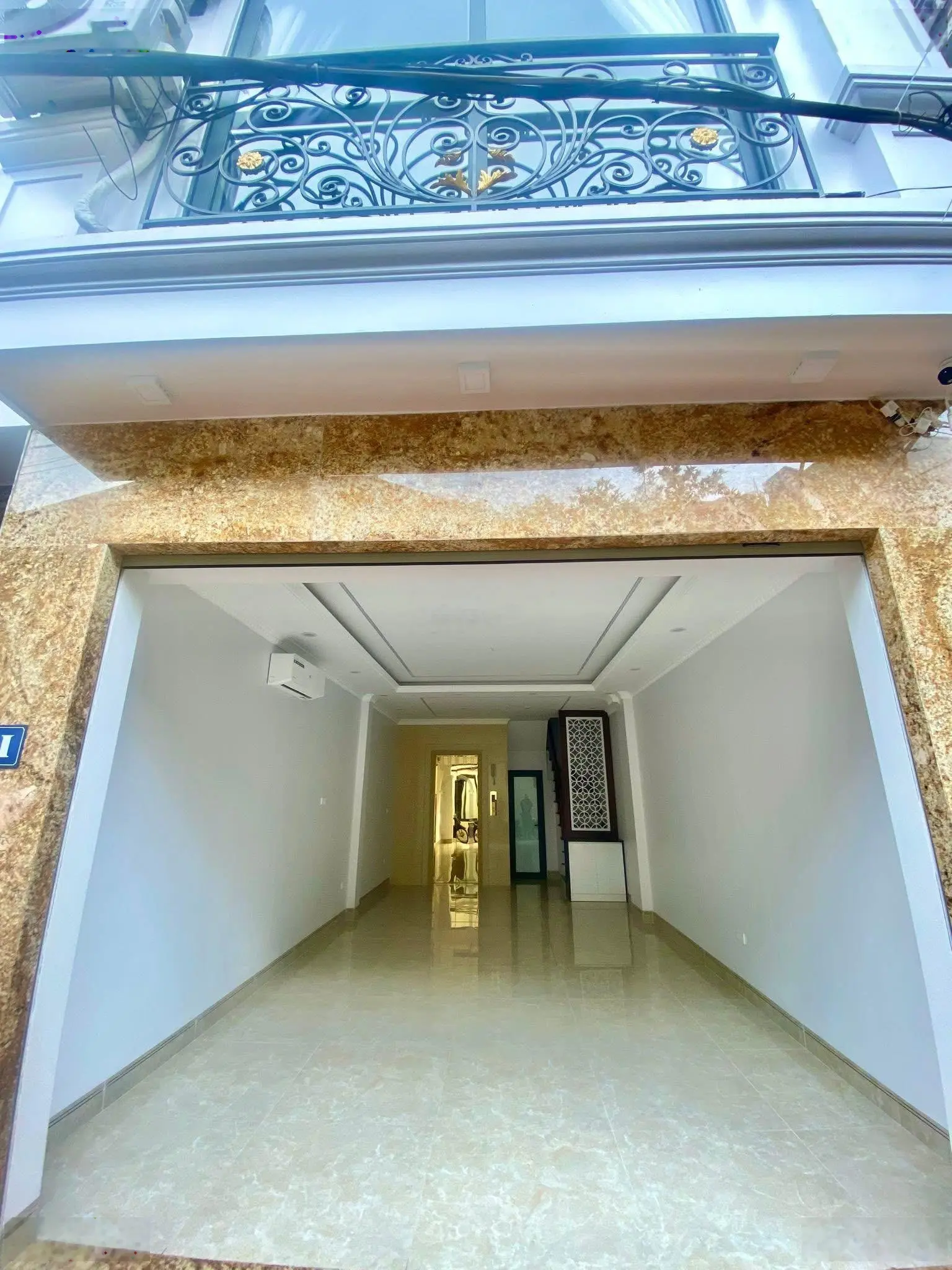 Nhà mới đẹp cầu giấy - lô góc thoáng - 6 tầng thang máy full nội thất ở - giá bóc seal 12,2tỷ