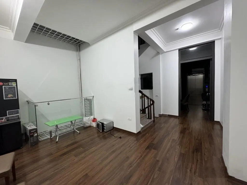 Bán nhà mặt phố Trạm - phân lô - kinh doanh đỉnh - vỉa hè rộng - nhiều tiện ích - hơn 28 tỷ