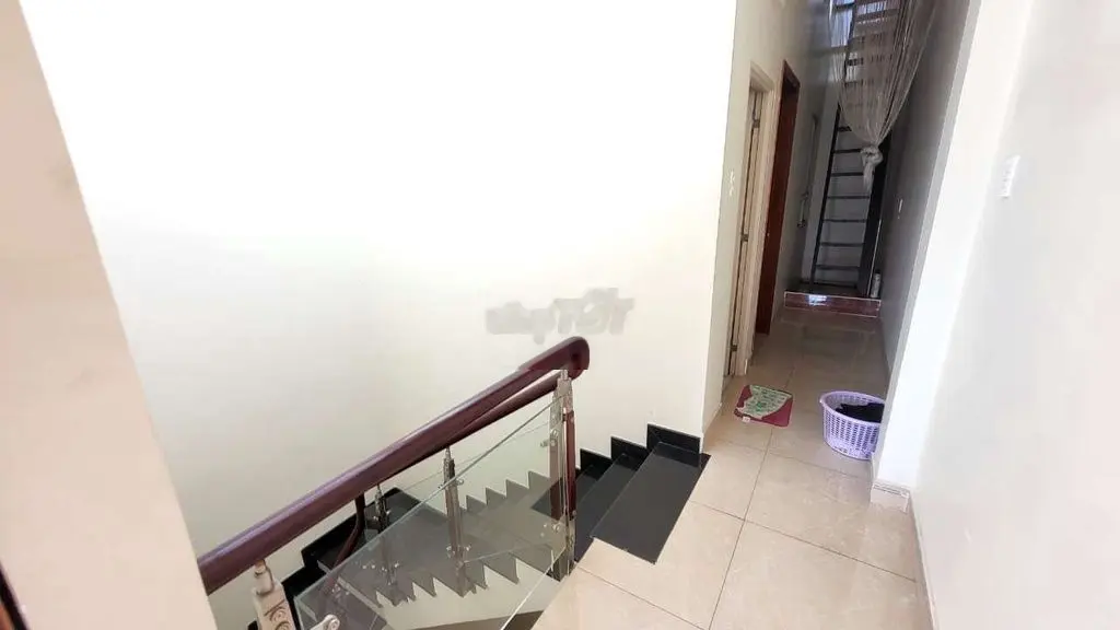 Bán nhà gần chợ Tân Hương, hẻm xe hơi , ngang 4x15m , xây 3 tấm