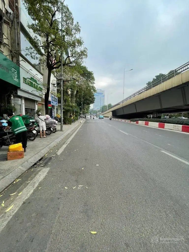Bán nhanh căn mặt phố Nguyễn Chí Thanh cực hiếm 2 thoáng vĩnh vị trí đắc địa 40m giá chỉ 18.7tỷ