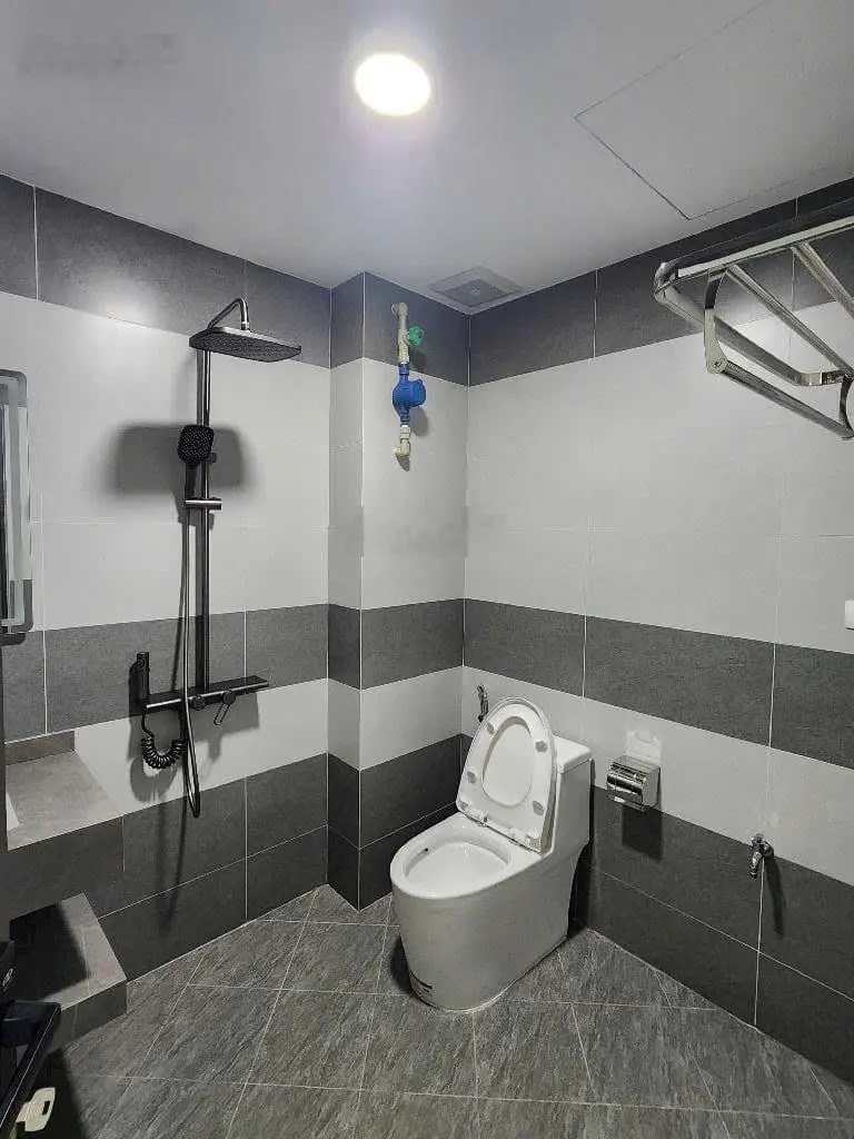 Chung cư A2 KĐT Đền Lừ, ngay mặt đường Tân Mai, 5p đi bộ ra hồ Đền Lừ. DT 71 m2. Full NT