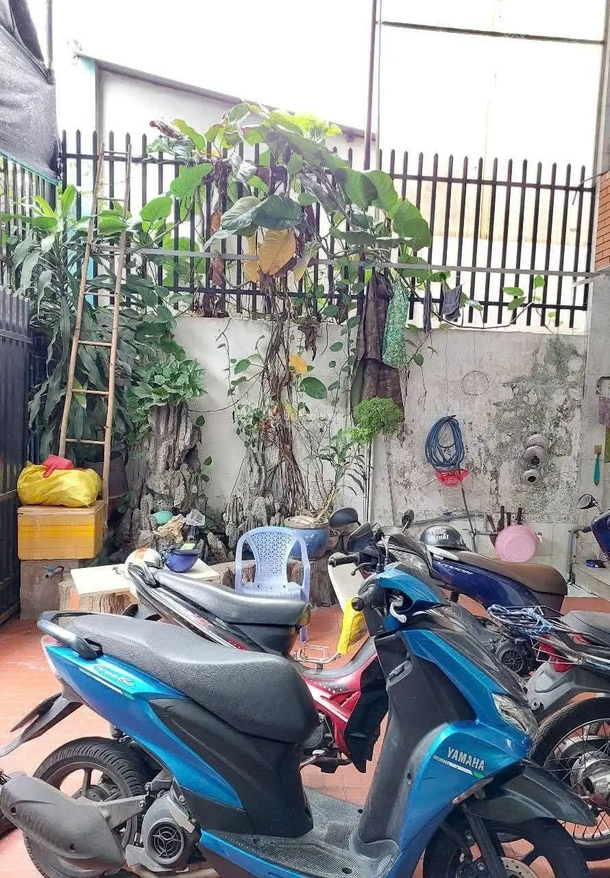Nhà lầu gần chợ dĩ an 1 giá 2 tỷ 800 tl