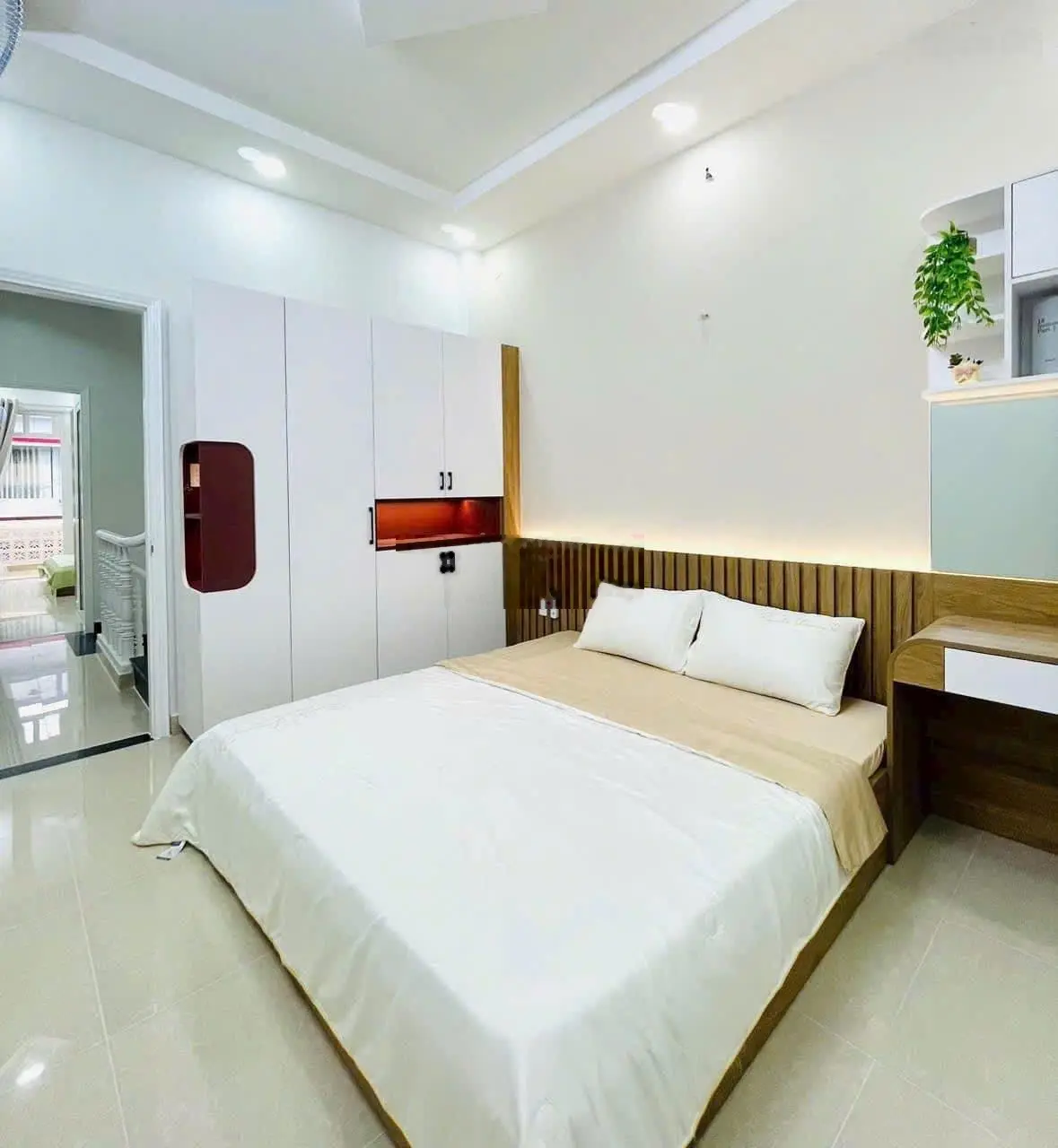 Bán nhanh nhà chính chủ 94,7m2 Nam Kỳ Khởi Nghĩa, P8, Q3. 3 lầu, 3PN, 3WC. Hẻm 6m