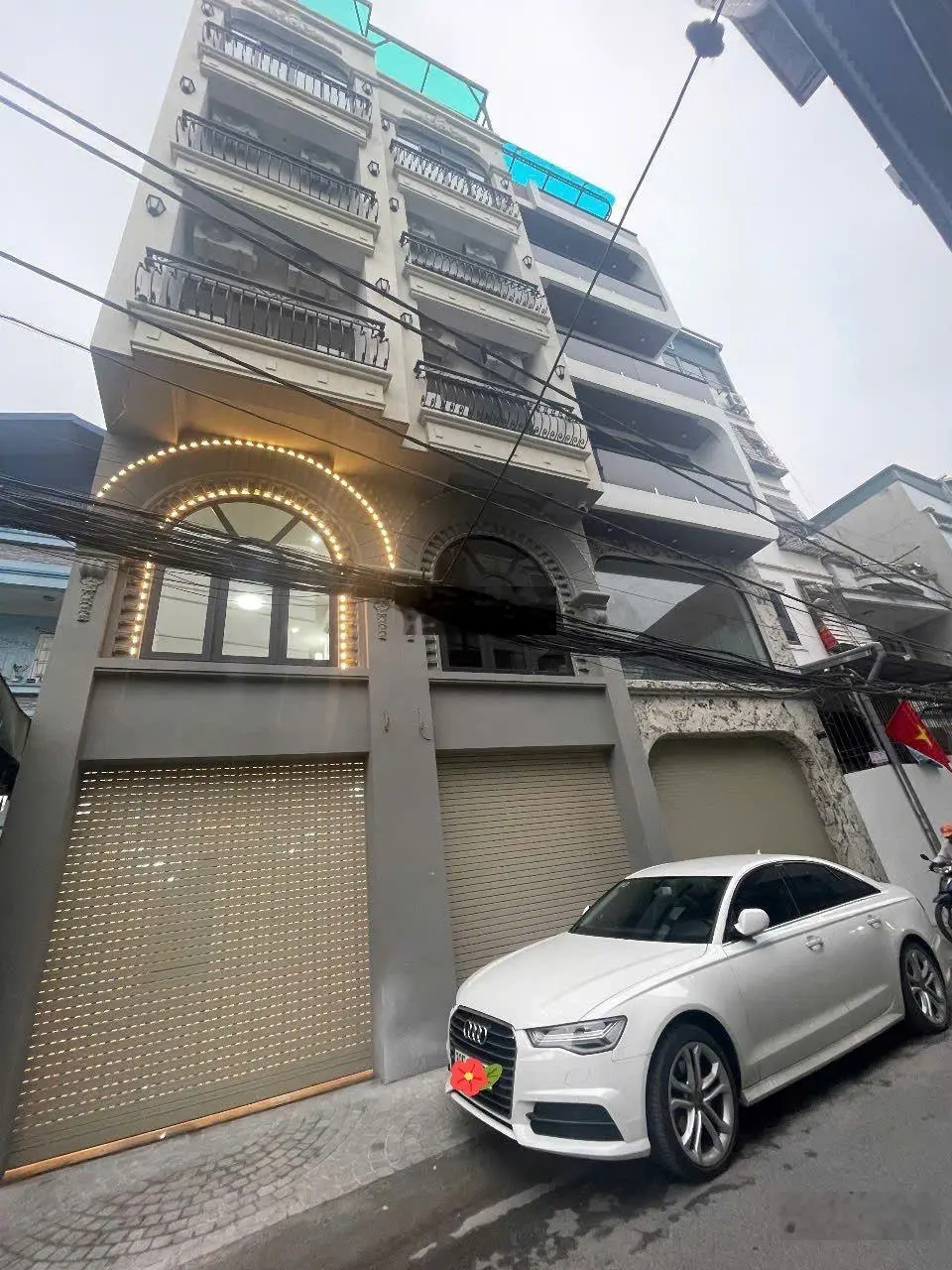 Nhà ngọc thụy - 6 tầng + 1 tum - thang máy - ô tô ngủ trong nhà --14,2 tỷ