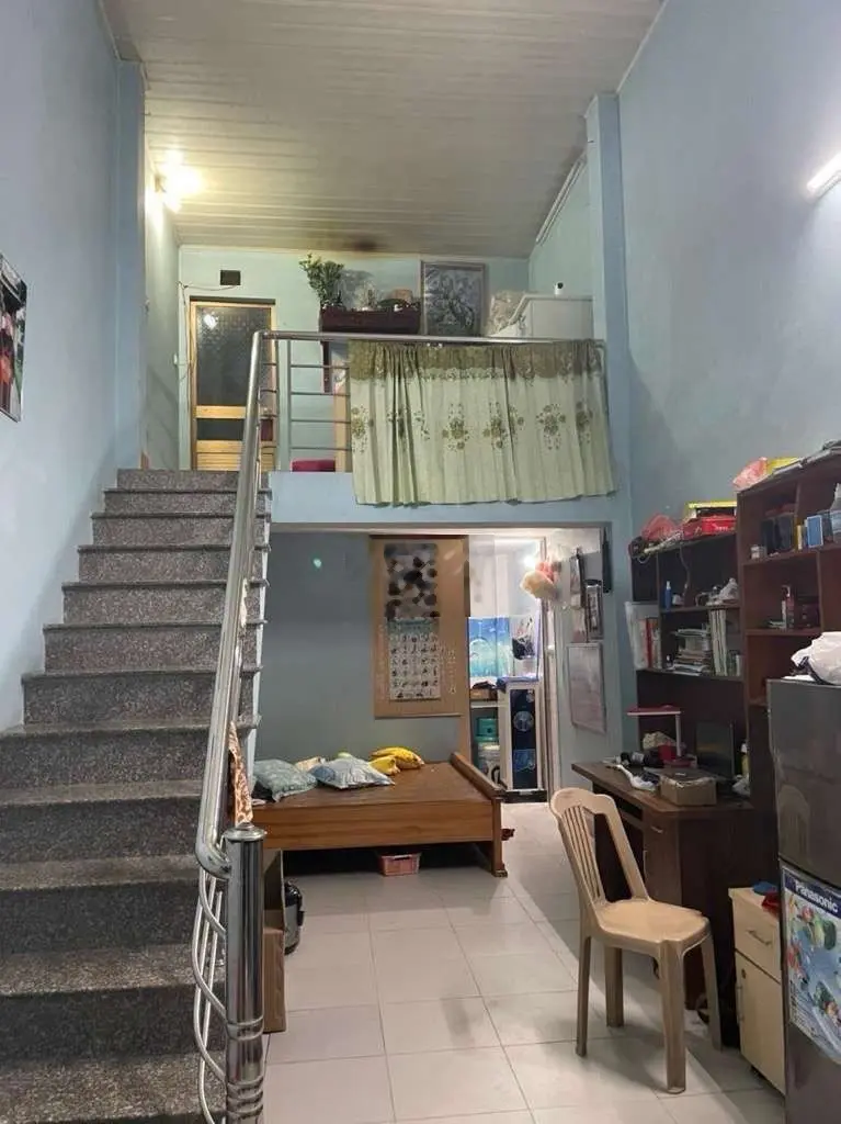 Bán Đất Đông Thắng tặng nhà C1,Gần chợ,các trường ĐH DT 31m2 Giá 3,4tỷ