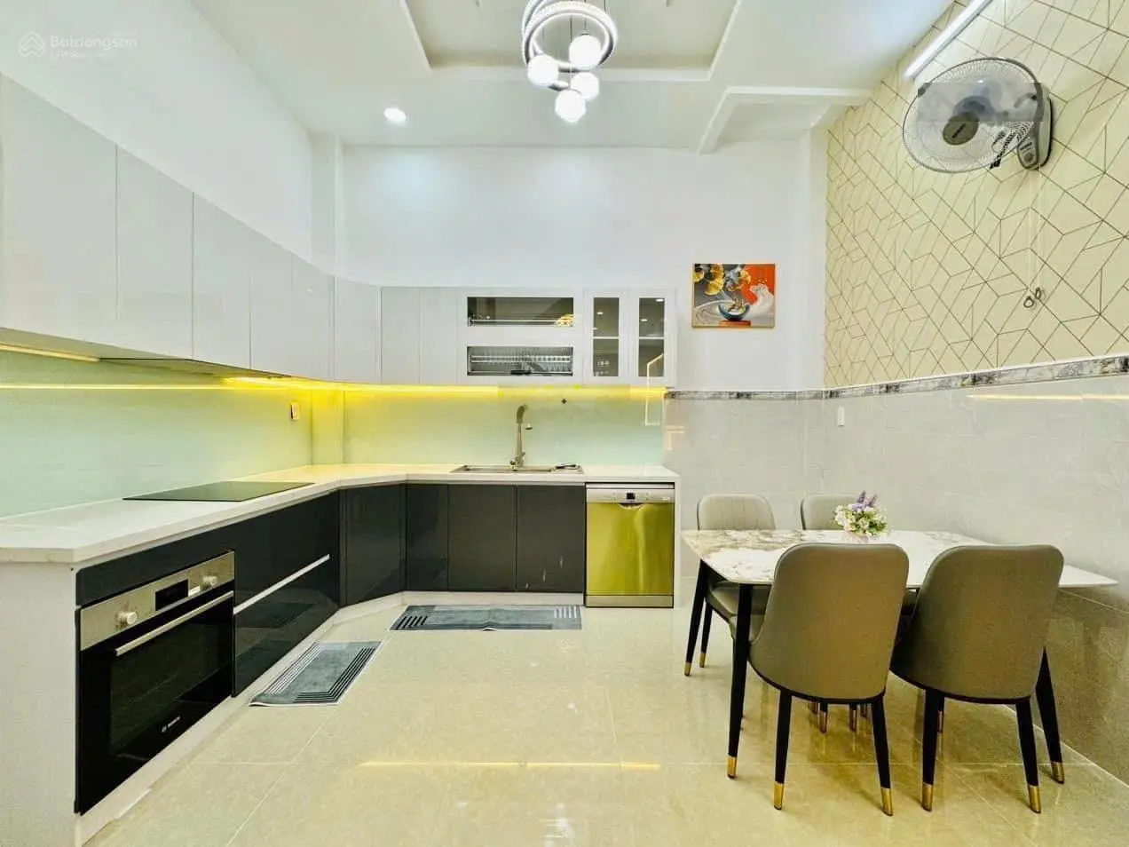 Nhà ngộp đường Phổ Quang, Q.Tân Bình, giảm sâu 300 triệu còn 3.2 tỷ/54m2, SHR