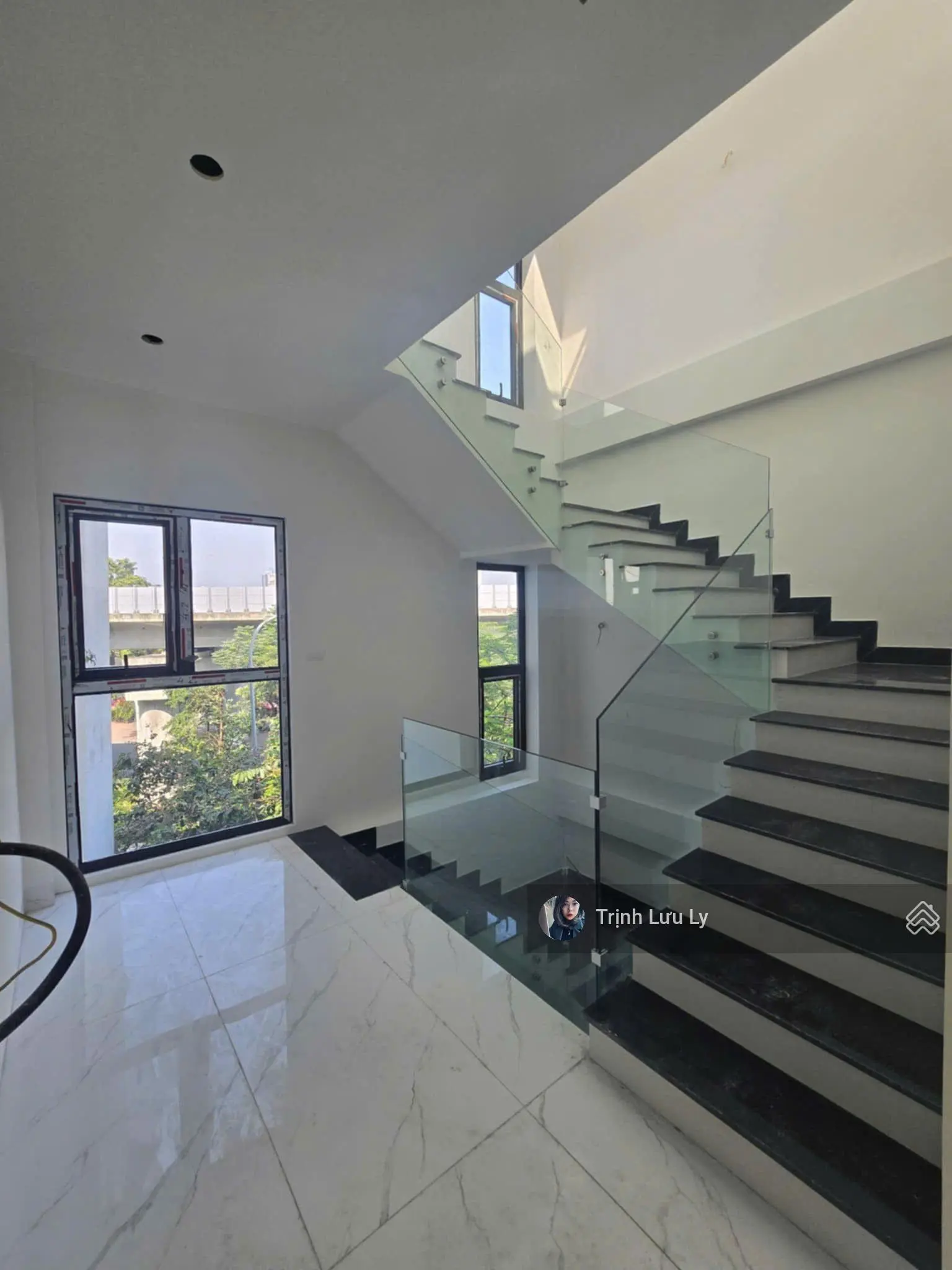 Bán nhà 24 Đặng Tiến Đông 44 m2 Cách phố một nhà Ô tô sát nhà Giá 15.3 tỷ có thương lượng