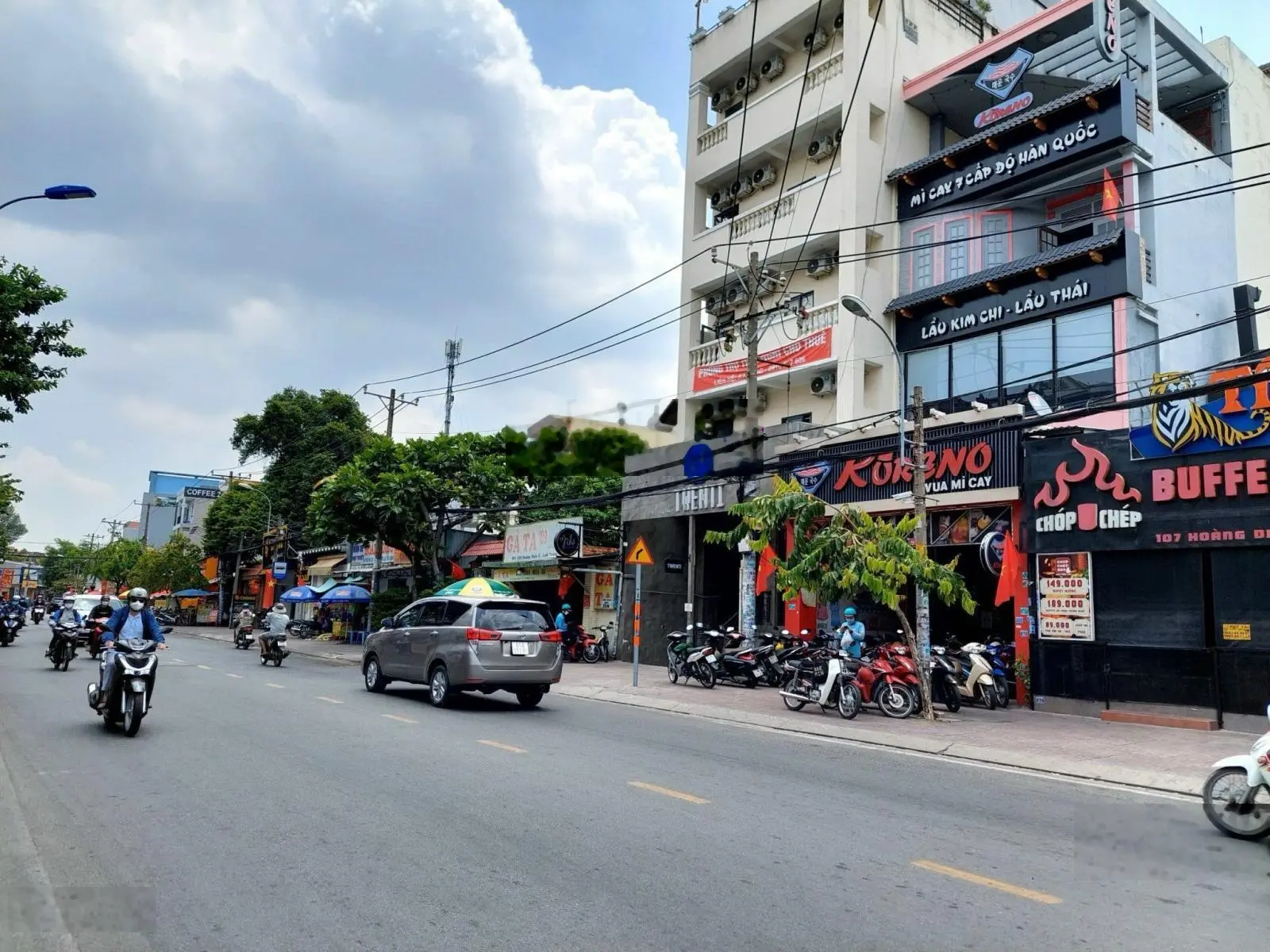 MT Hoàng Hữu Nam, ngang 18m dài 30m giá chỉ 55 tỷ TL, và 1 số căn cùng trục đường đang cần bán!